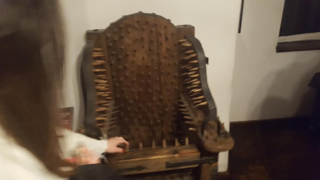 dracula-chair